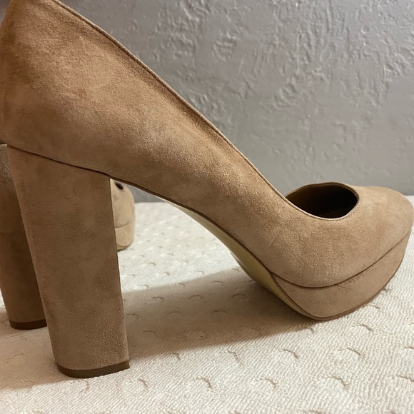 NWOT BCBG Generation Suede Pump - Picture 15 of 16